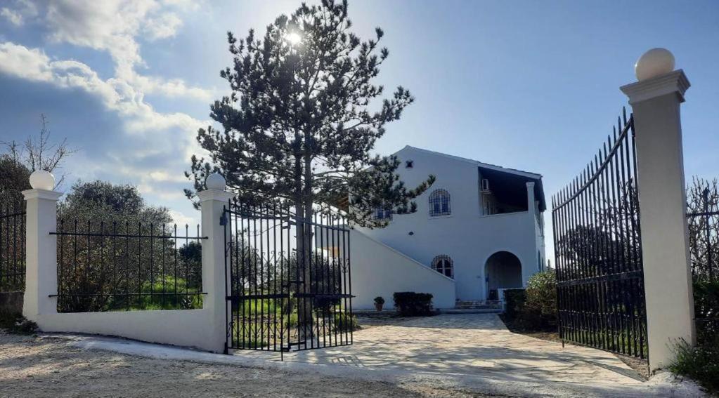 Kouros Apartments Litheres المظهر الخارجي الصورة